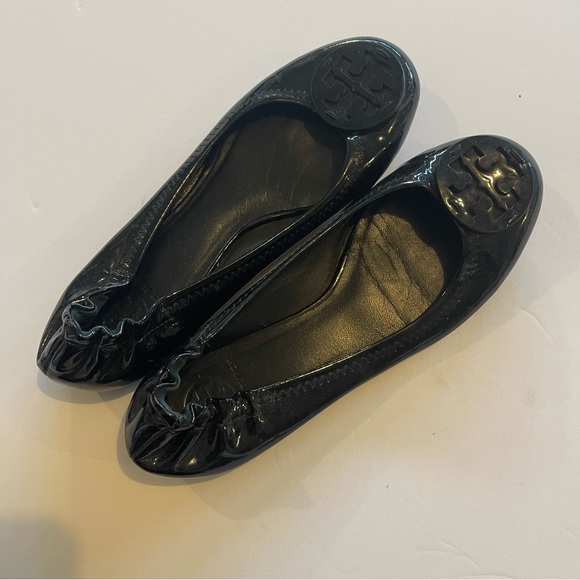 Tory Burch Reva Black Patent Leather Ballet Flats - Picture 2 of 6